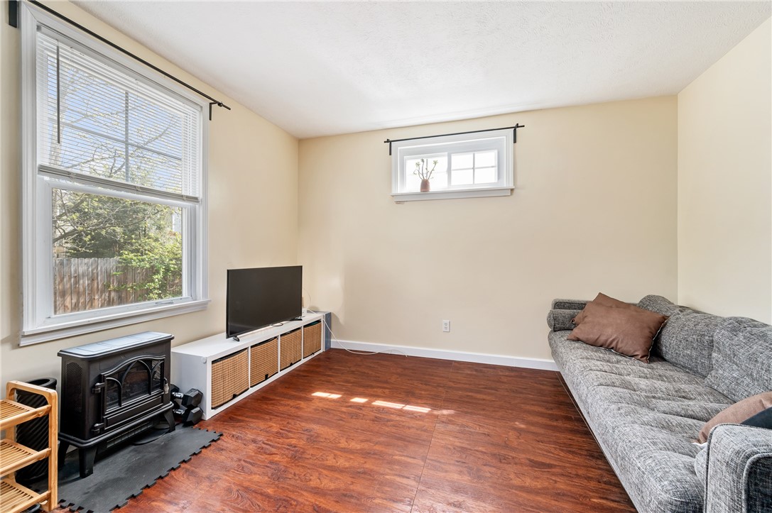 318-320 Sprott Way