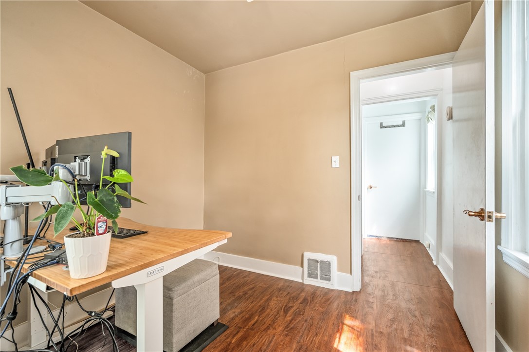 318-320 Sprott Way