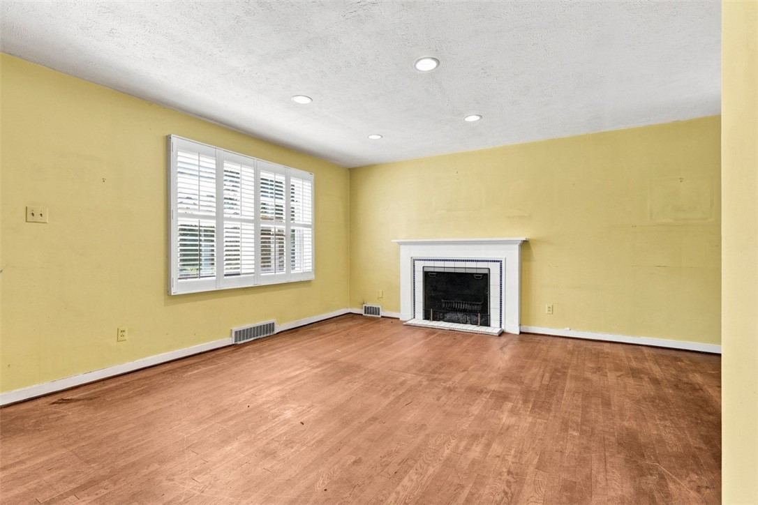 611 Charette Place