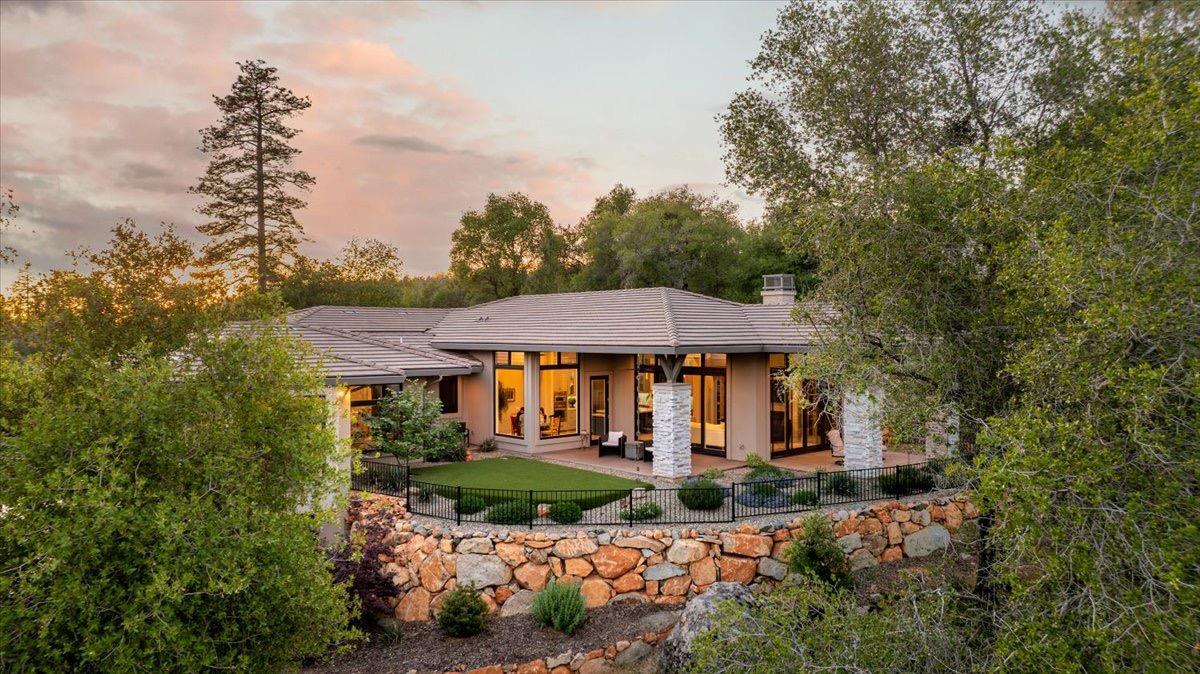 2073 Long View Drive