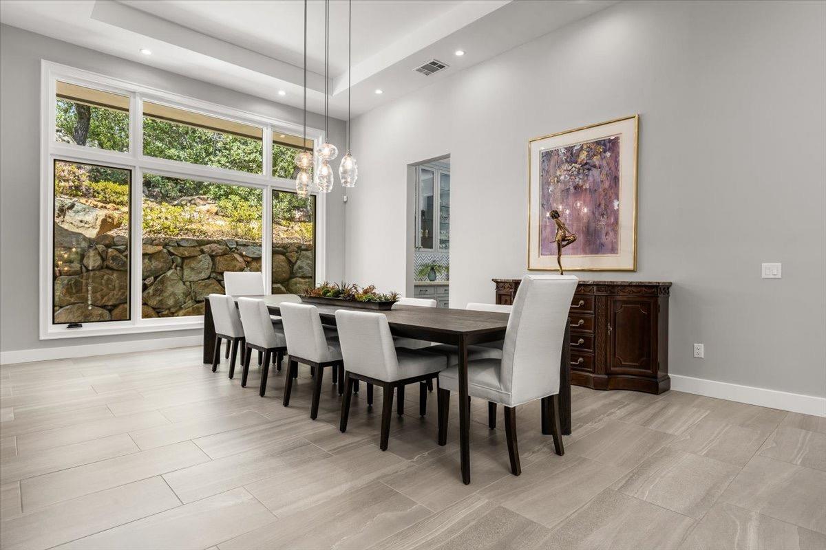 2073 Long View Drive