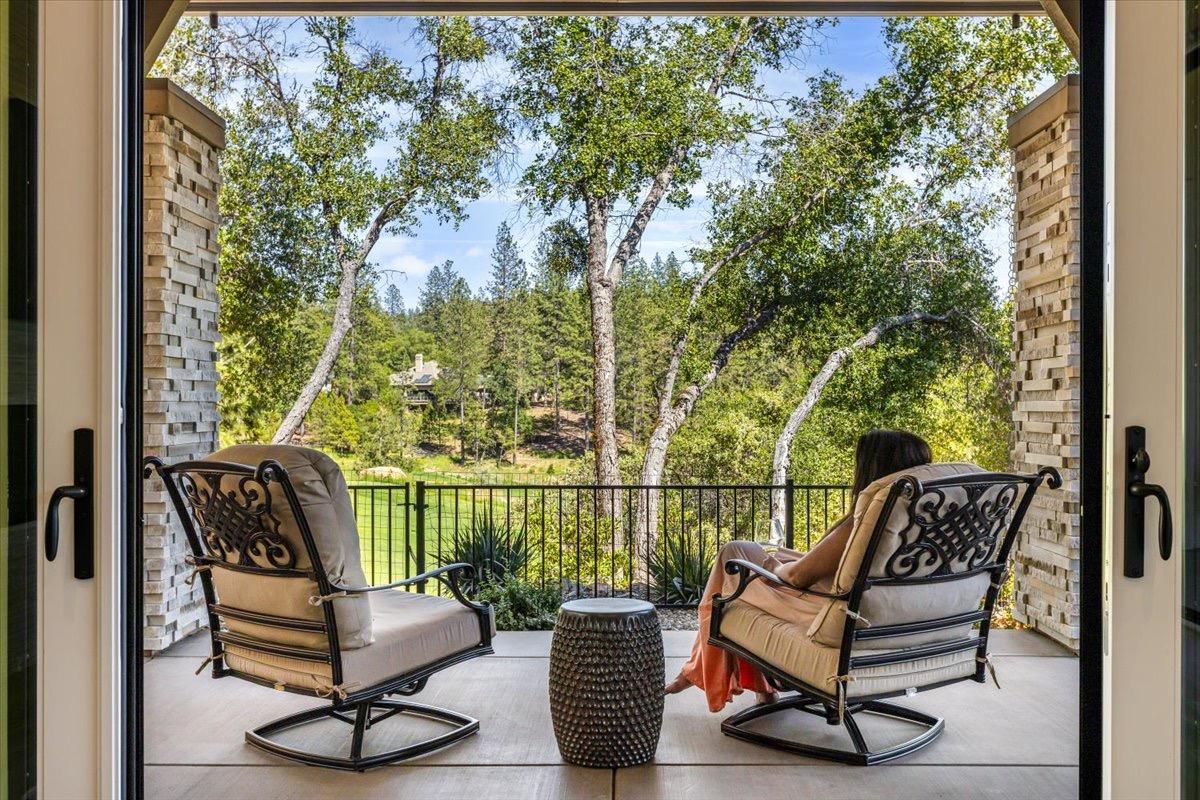 2073 Long View Drive