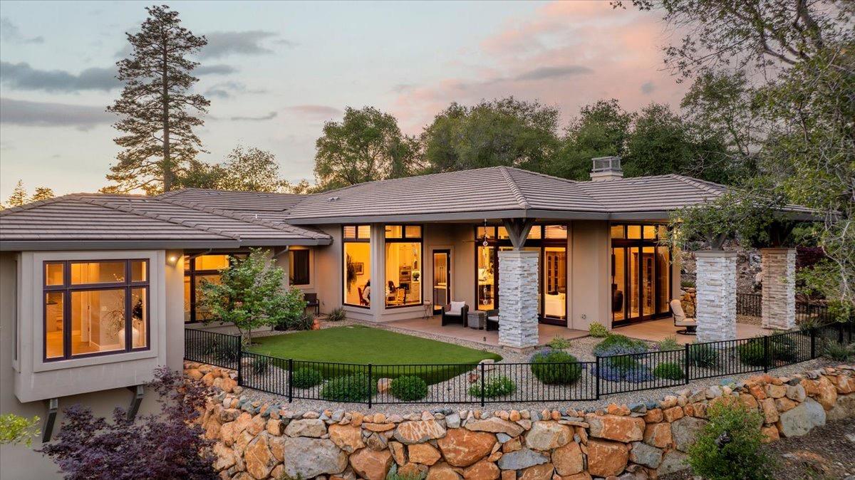 2073 Long View Drive