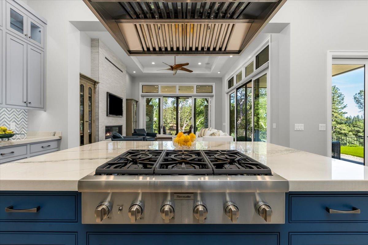 2073 Long View Drive