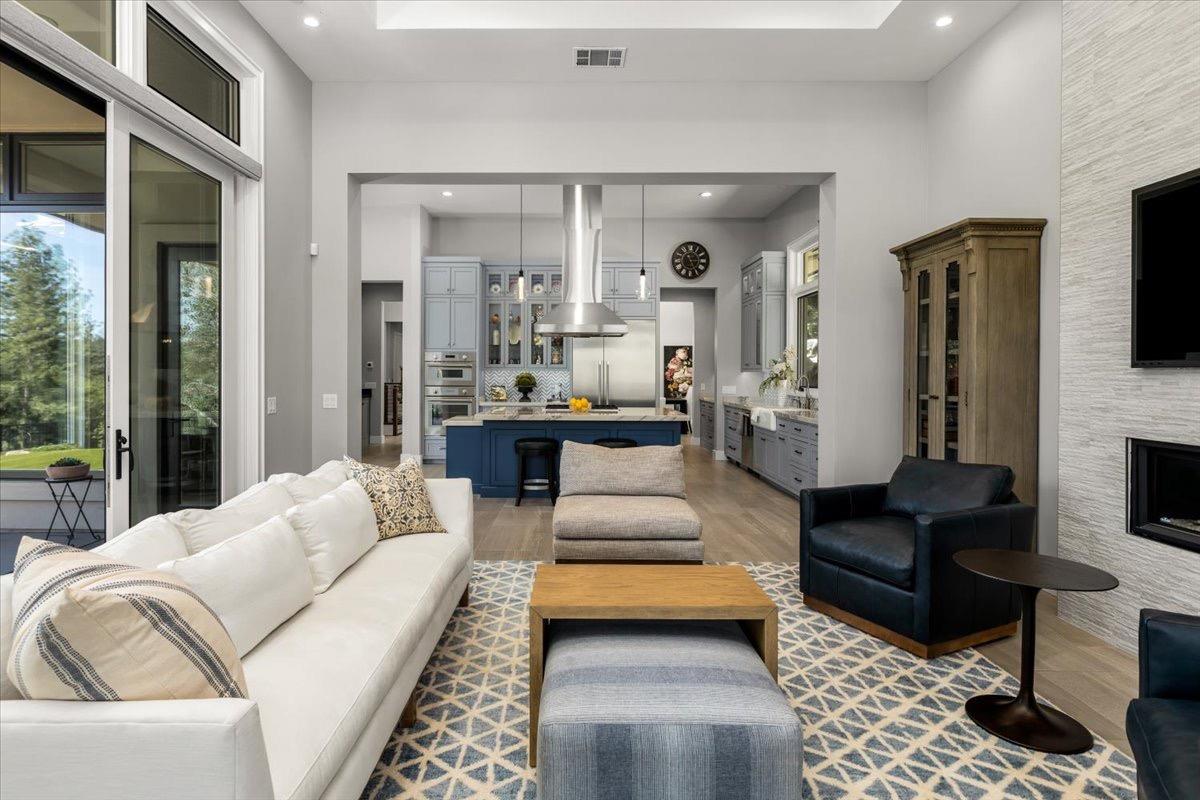 2073 Long View Drive