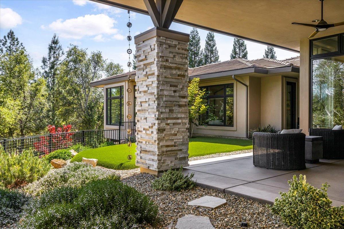 2073 Long View Drive