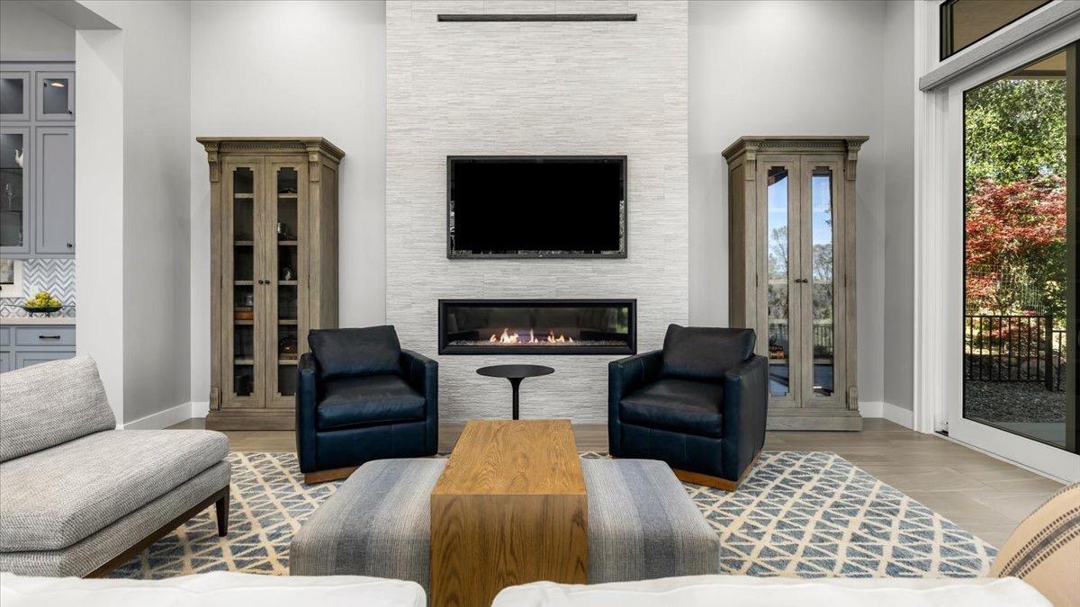 2073 Long View Drive