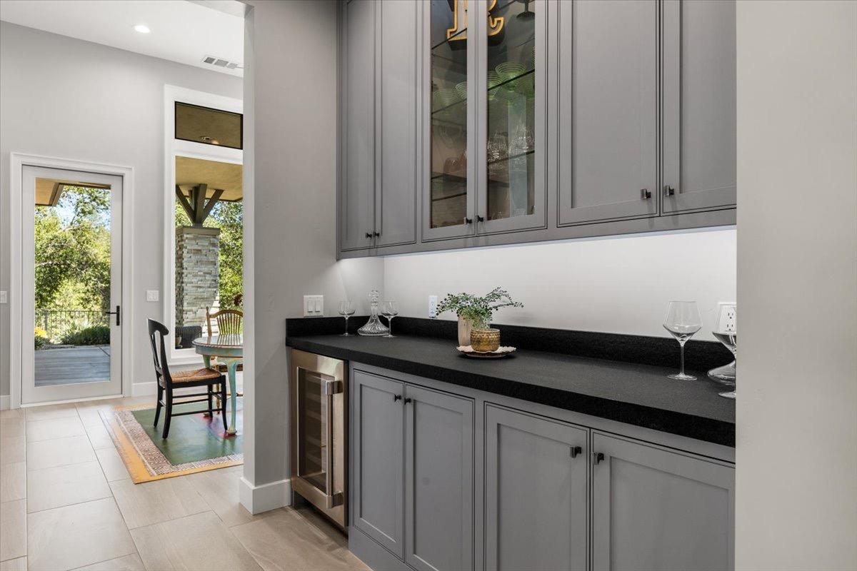 2073 Long View Drive