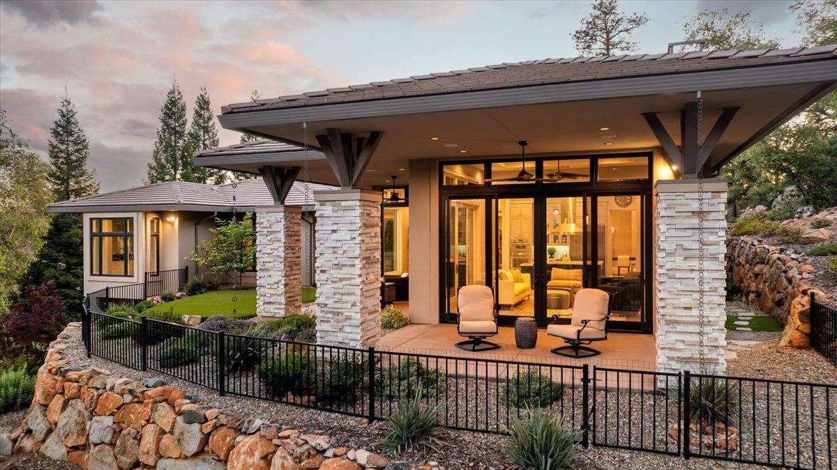 2073 Long View Drive