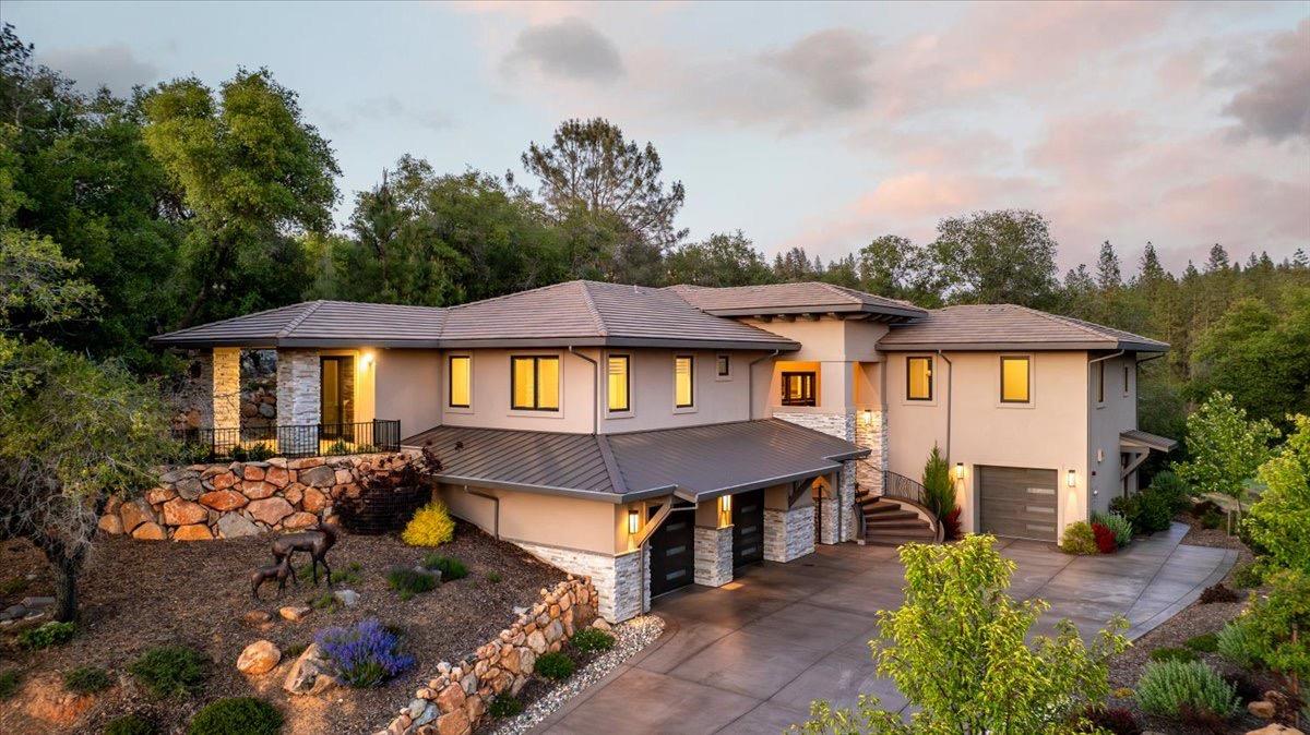 2073 Long View Drive