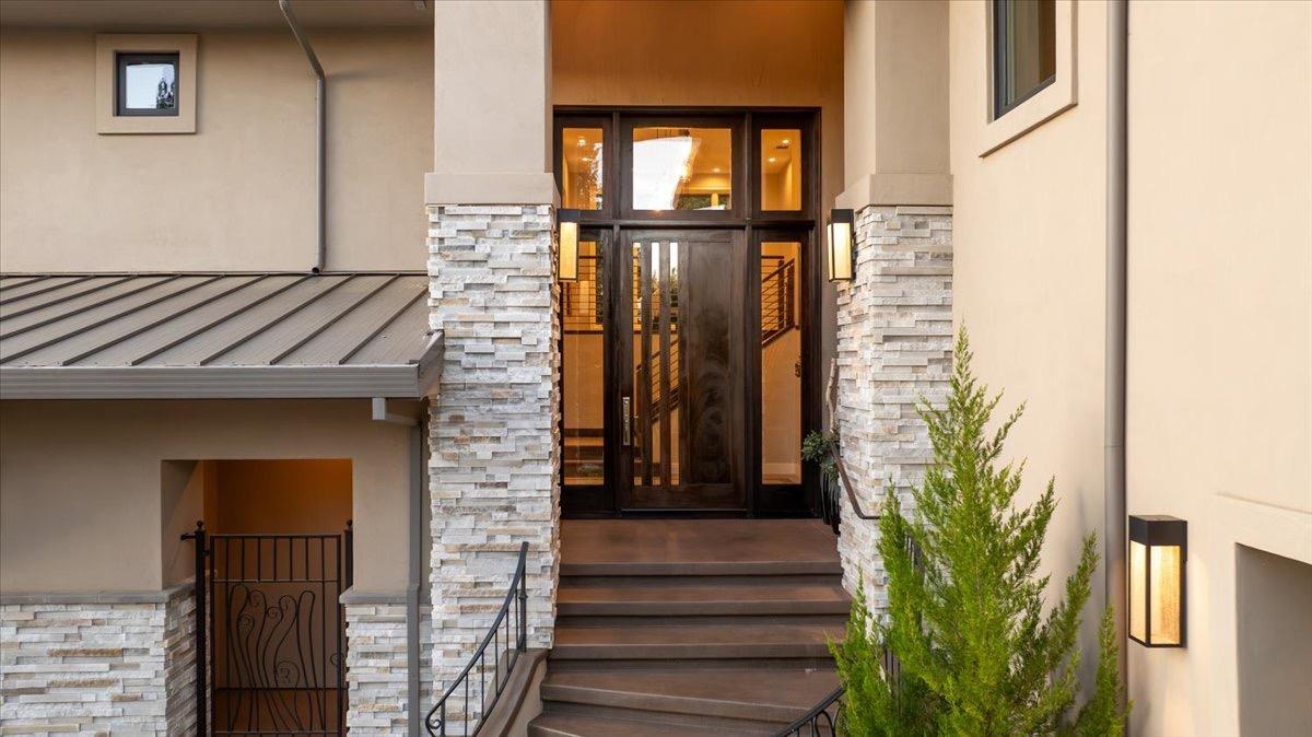 2073 Long View Drive