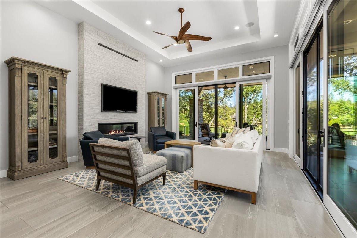 2073 Long View Drive