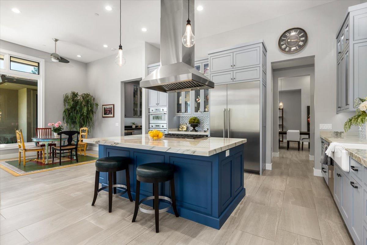 2073 Long View Drive