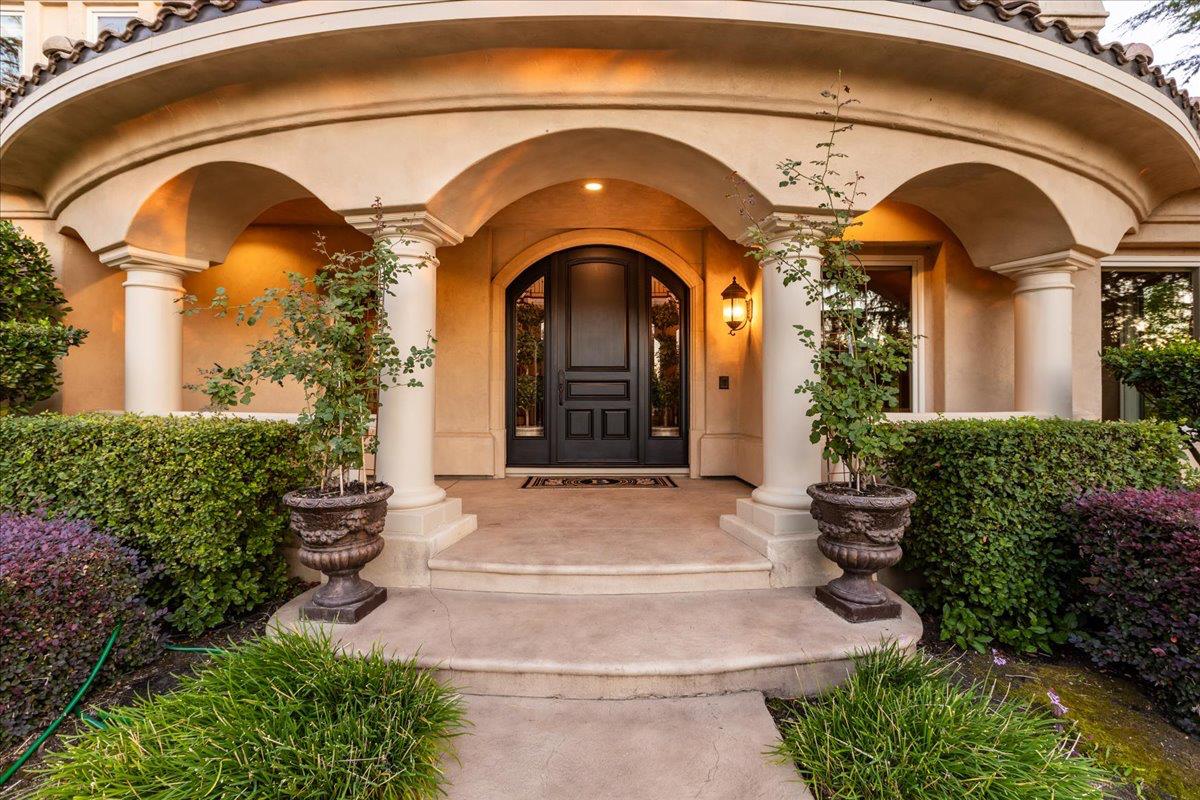 8920 Vista De Lago Court