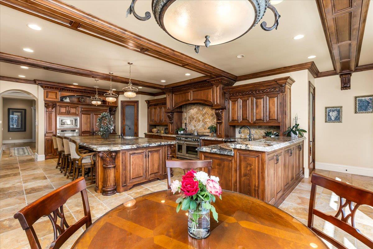 8920 Vista De Lago Court