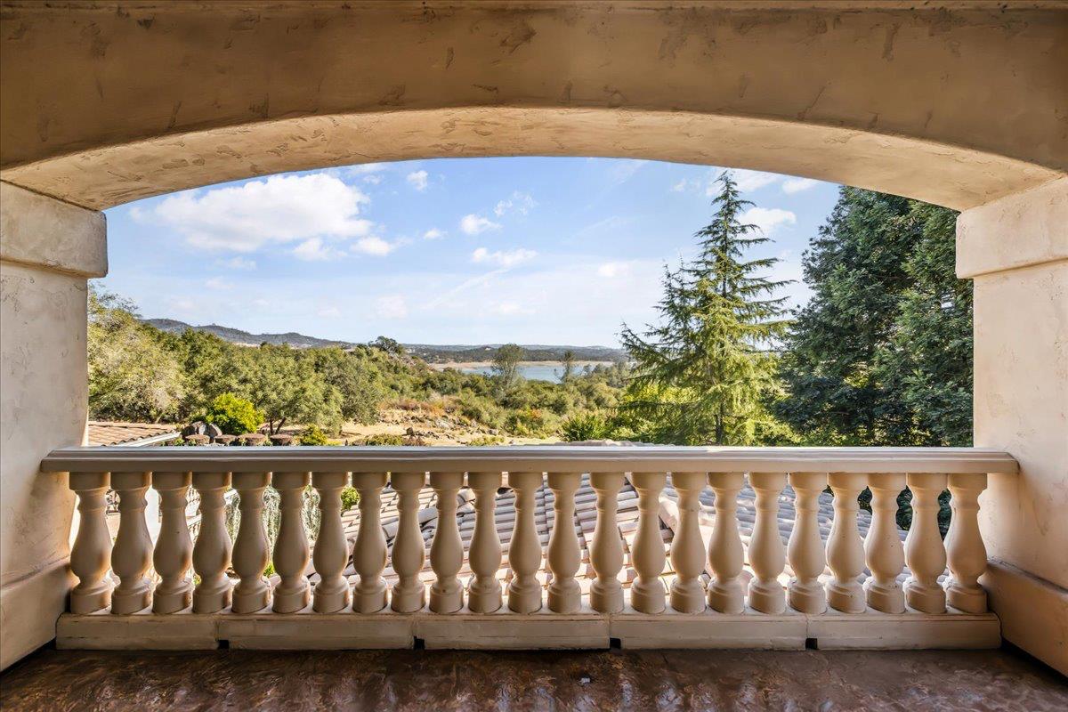 8920 Vista De Lago Court