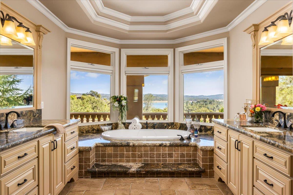 8920 Vista De Lago Court