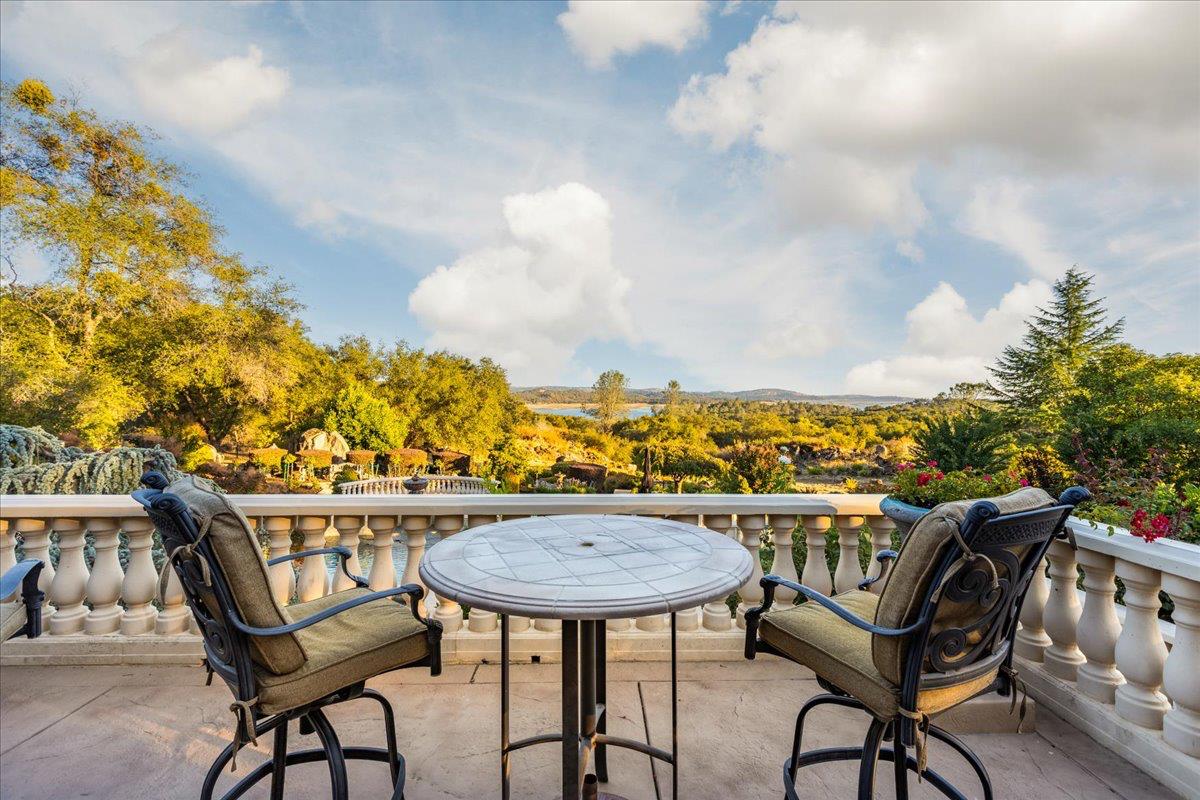 8920 Vista De Lago Court
