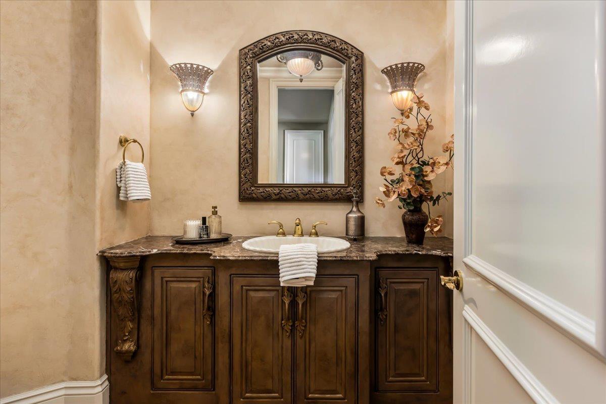 8920 Vista De Lago Court