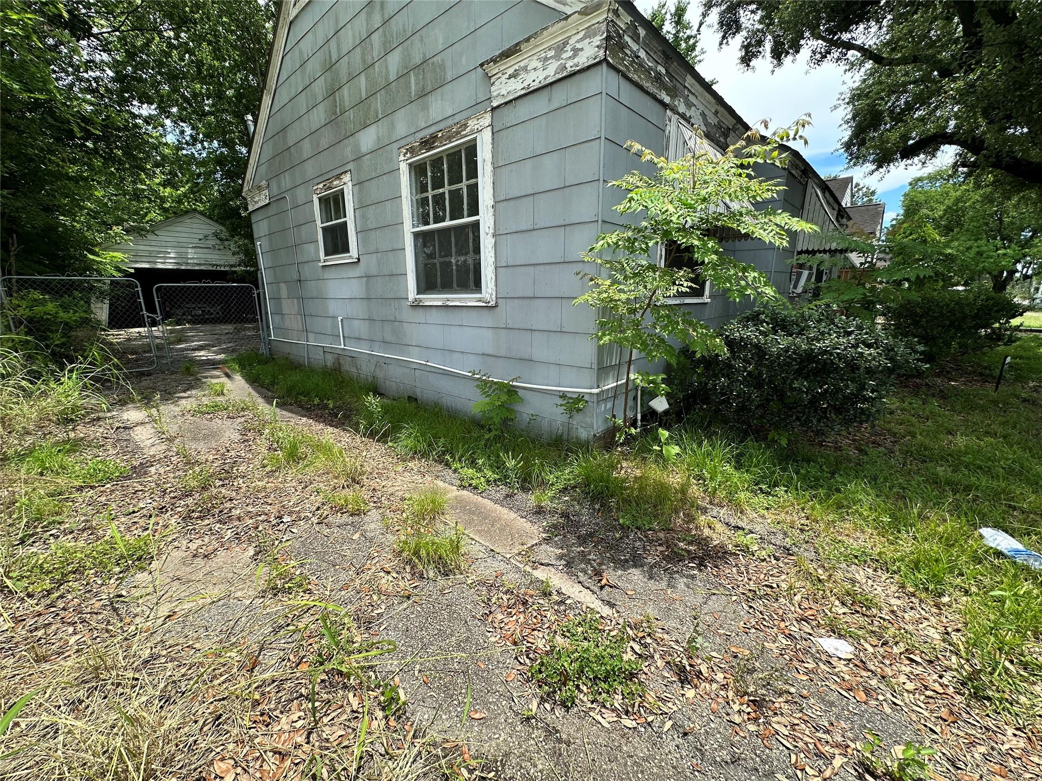 2015 Des Jardines Street