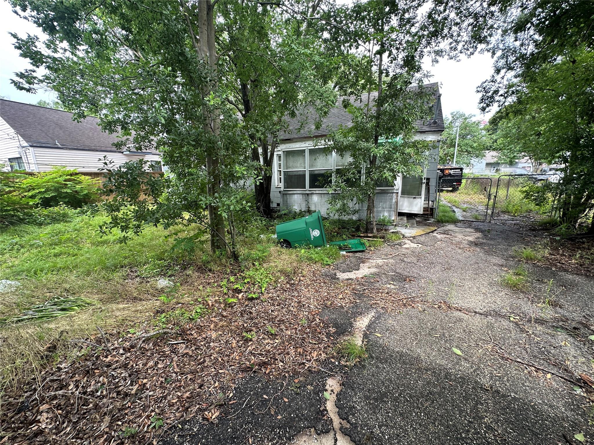 2015 Des Jardines Street