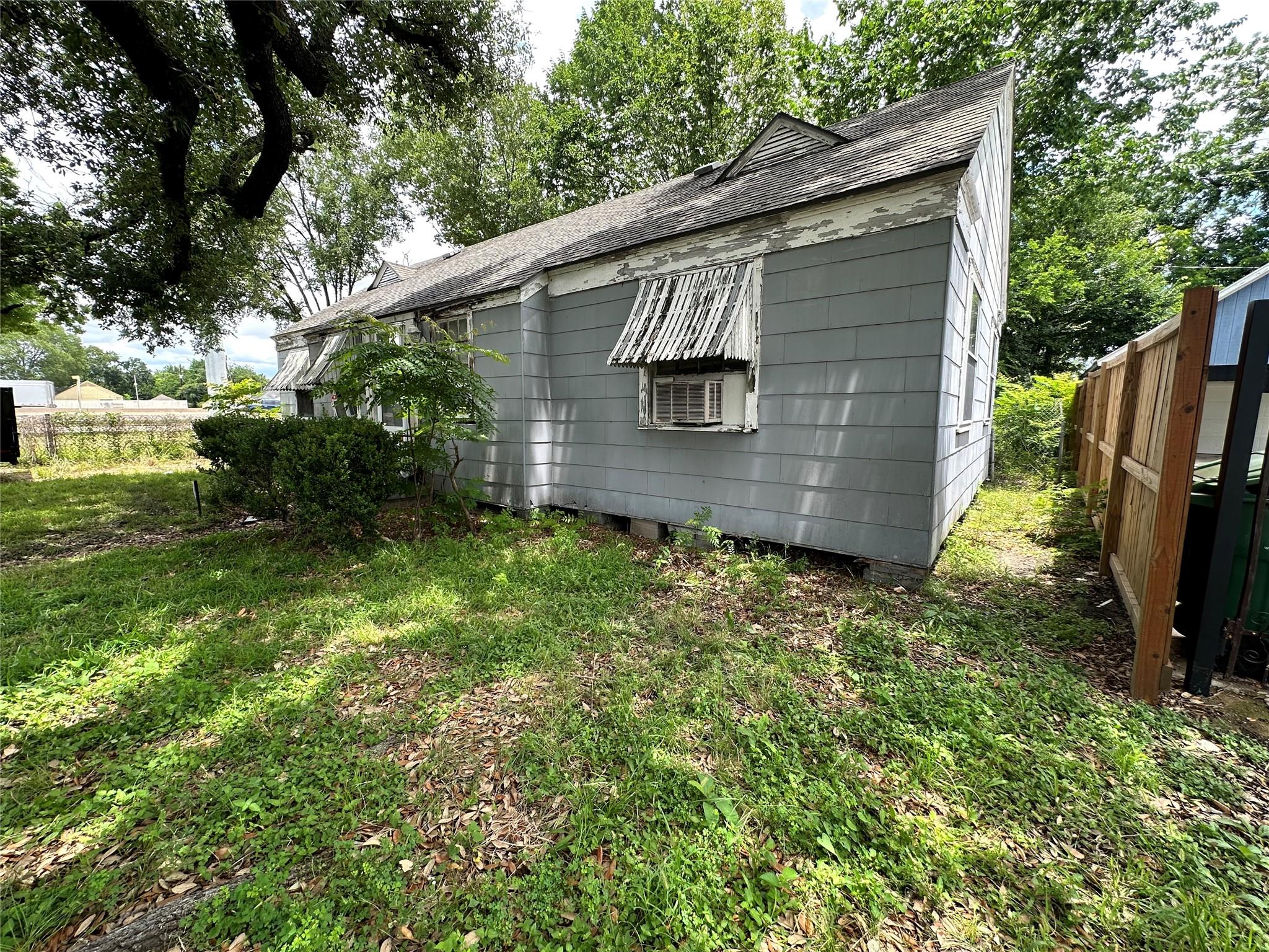 2015 Des Jardines Street