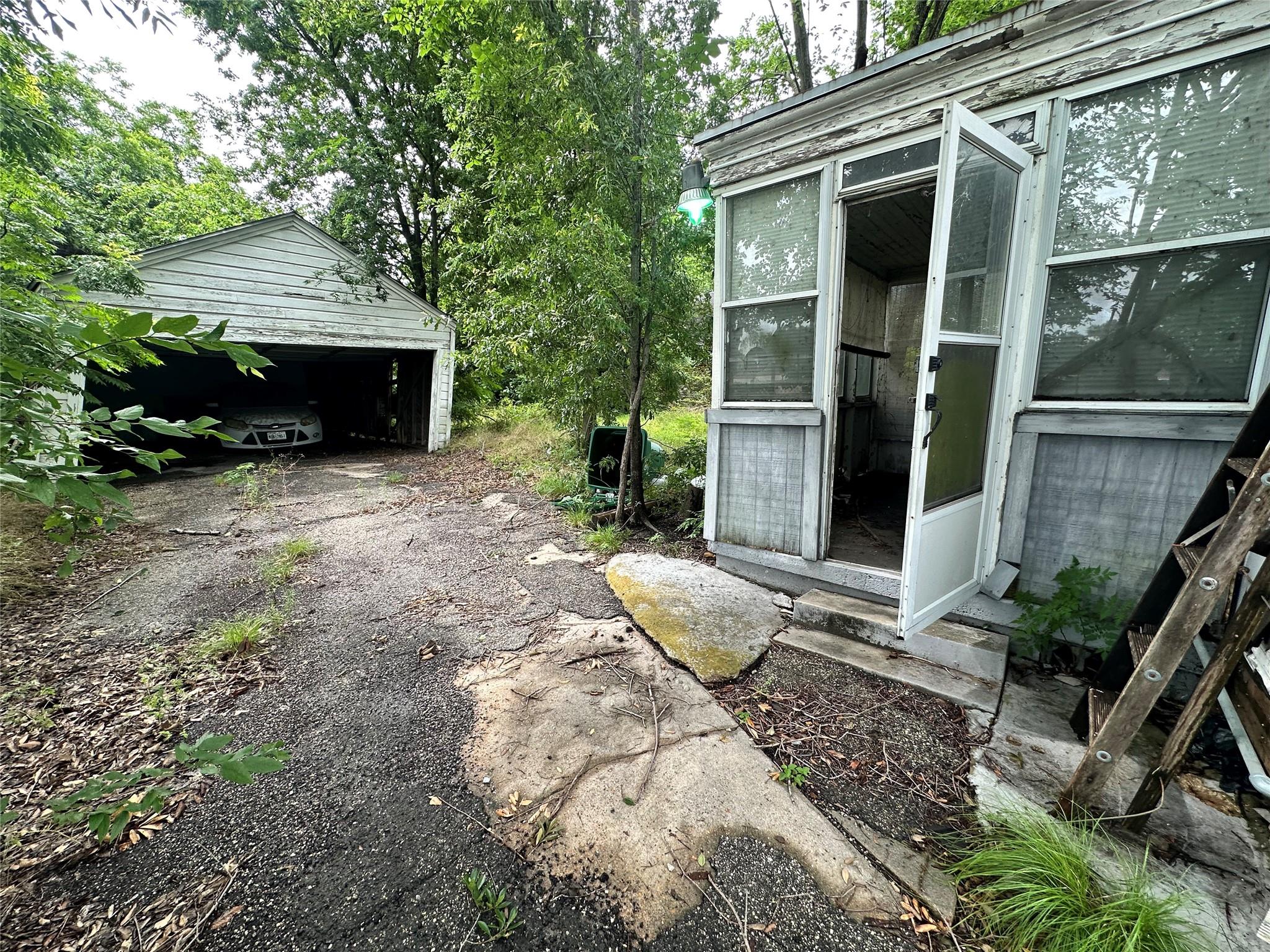 2015 Des Jardines Street