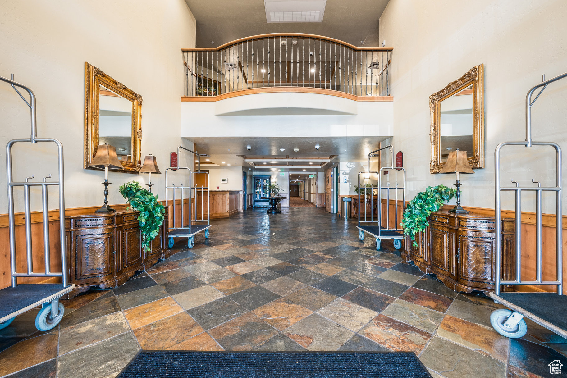 840 W BIGLER LN #301