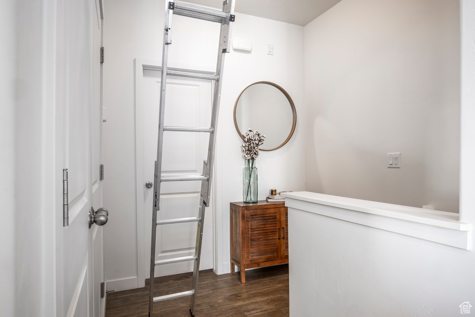 5383 W ROYAL ARCHES PL