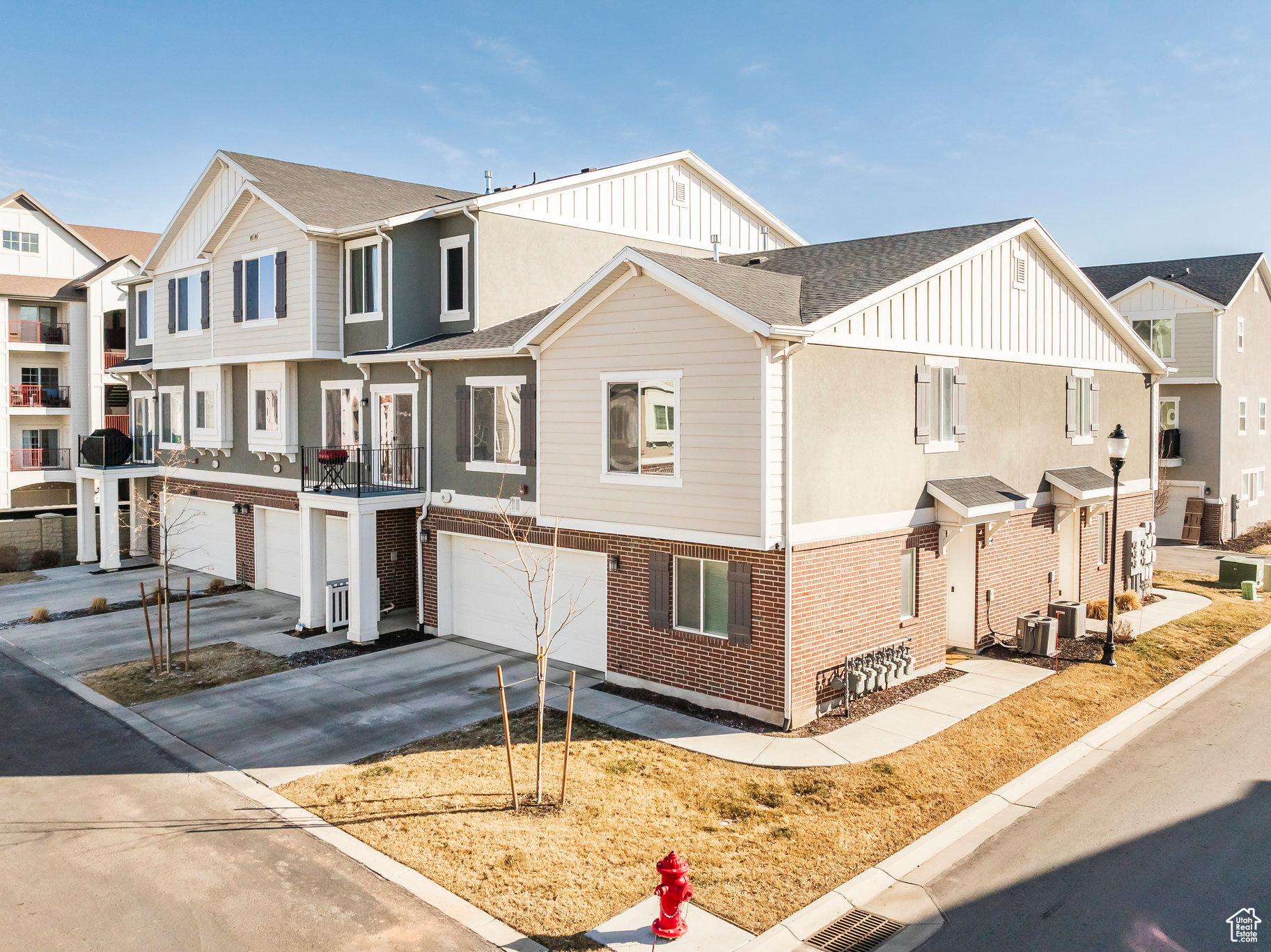 5383 W ROYAL ARCHES PL