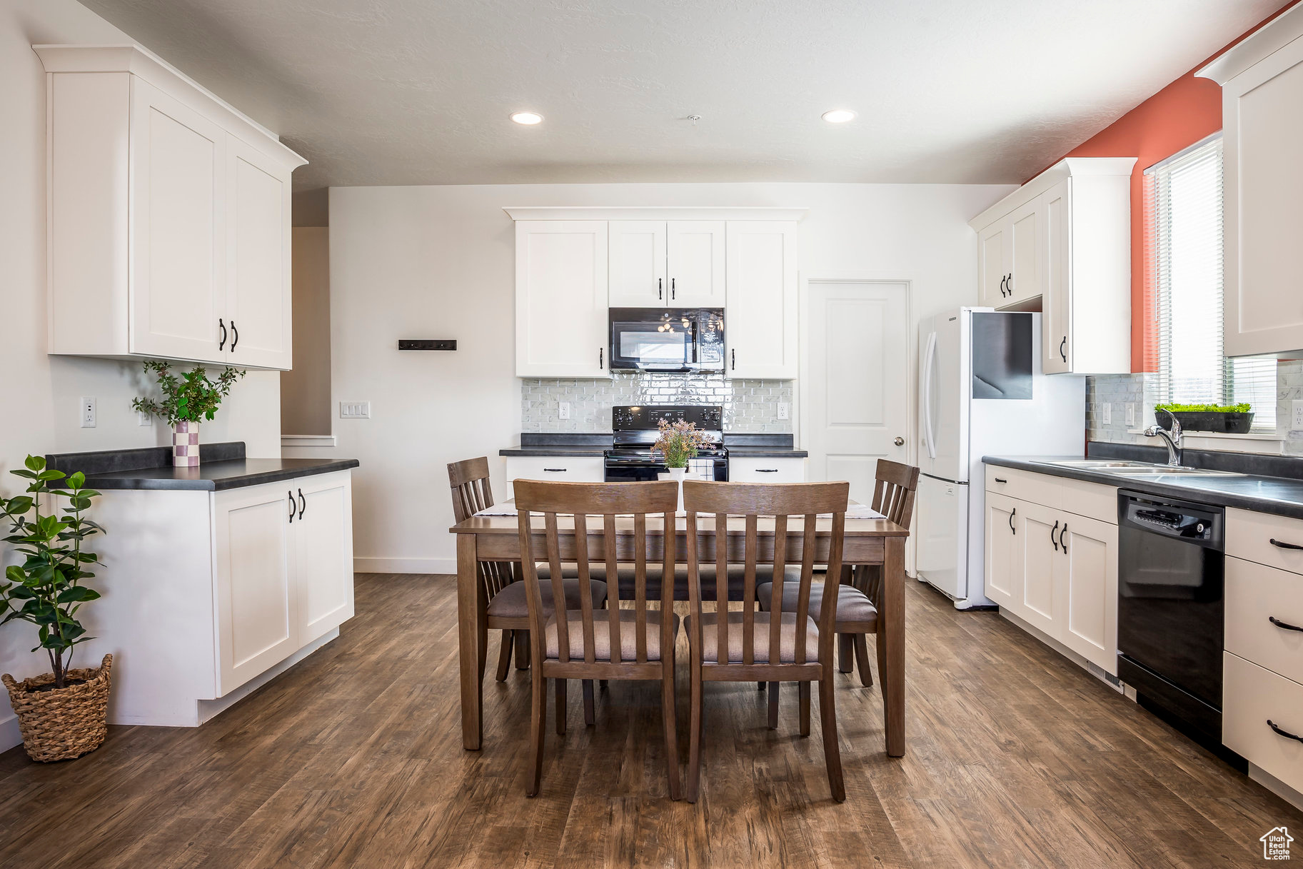 5383 W ROYAL ARCHES PL