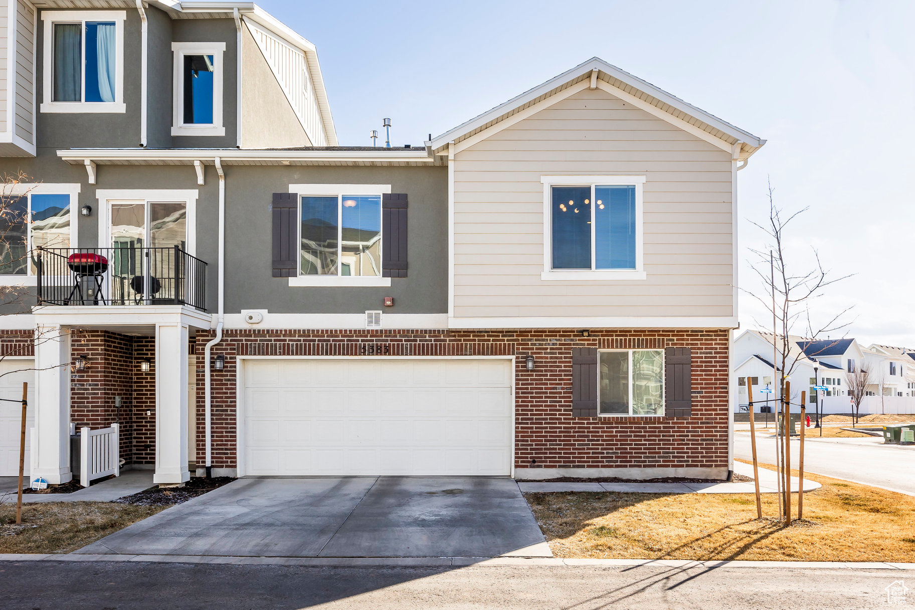 5383 W ROYAL ARCHES PL