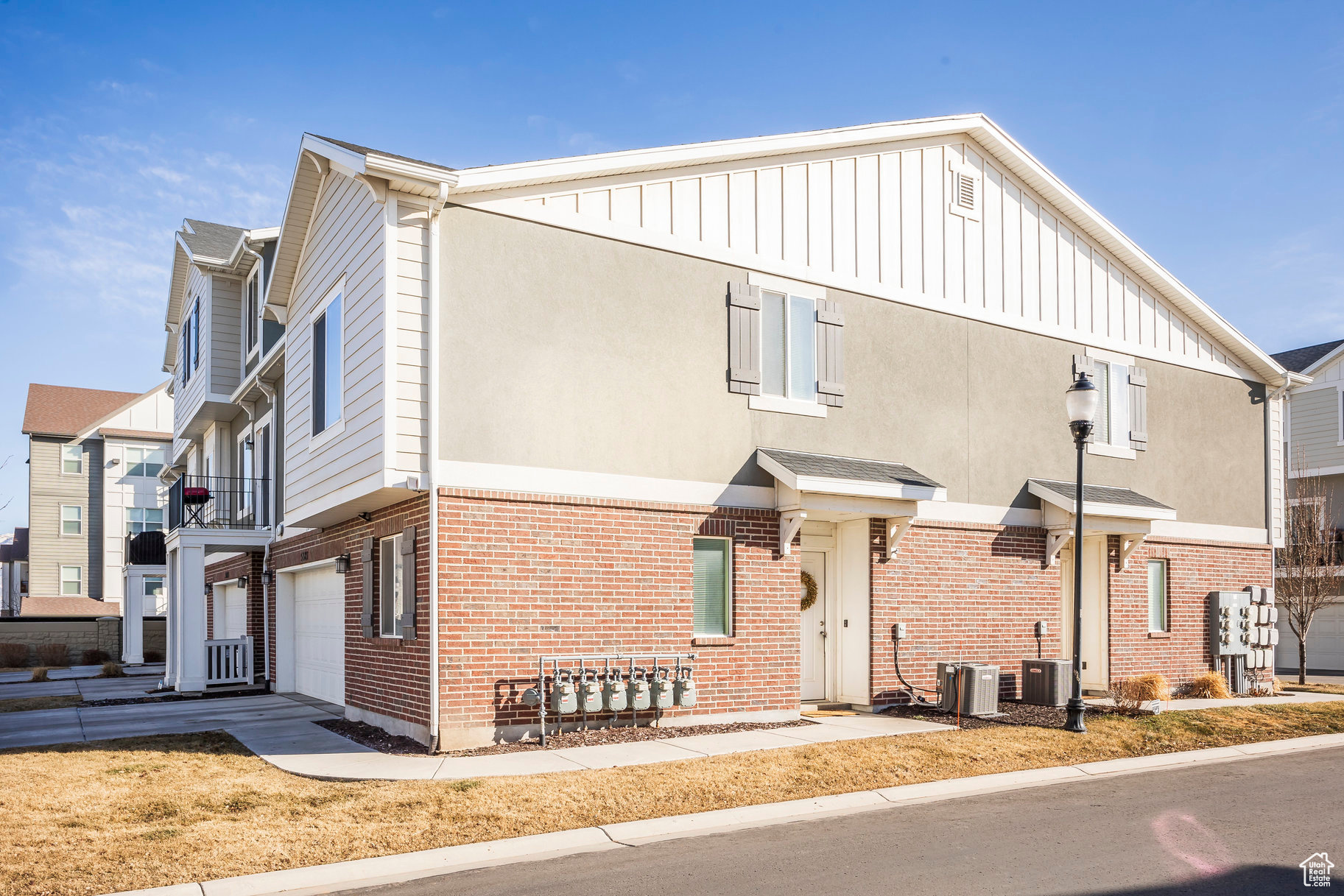 5383 W ROYAL ARCHES PL