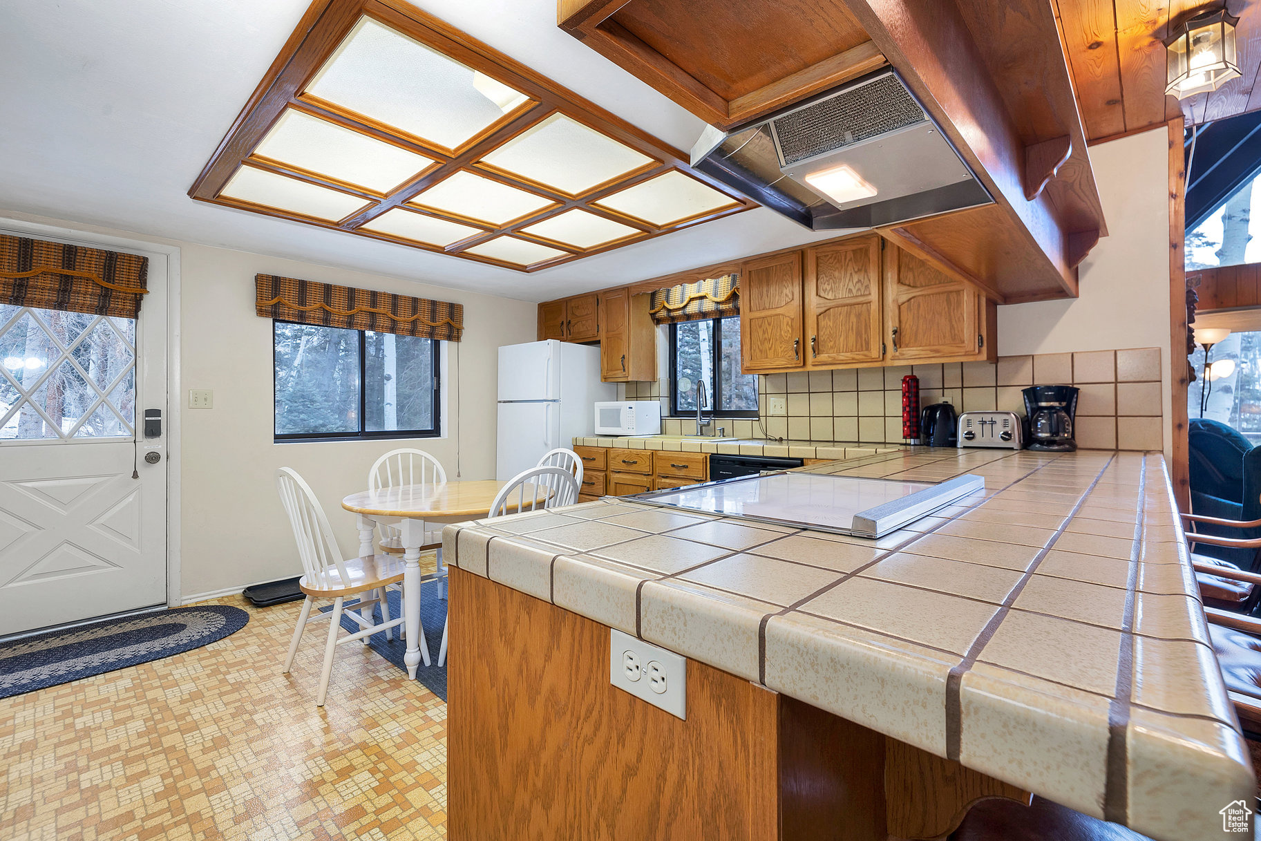 351 W HYRUM LEE DR