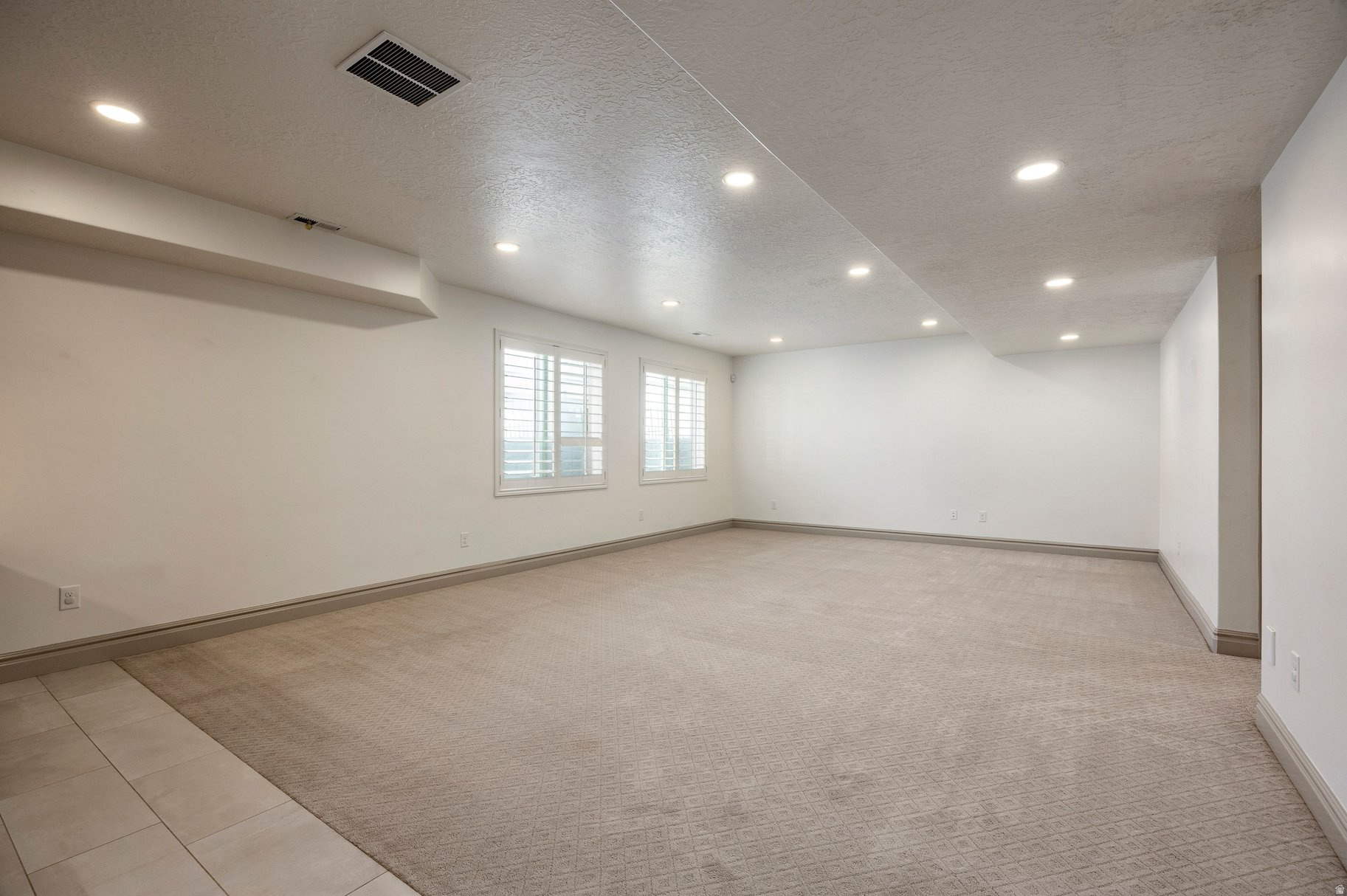 6432 W HOLLISTER WAY