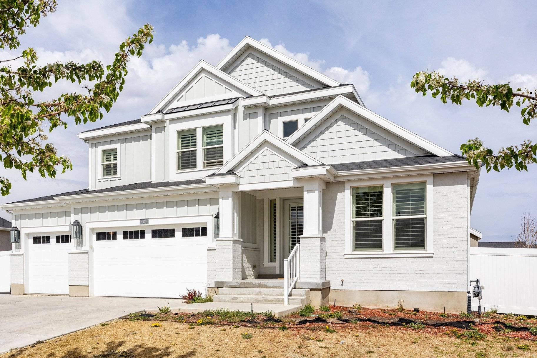 6432 W HOLLISTER WAY