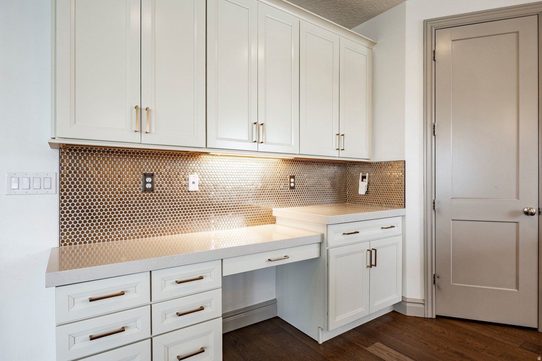 6432 W HOLLISTER WAY