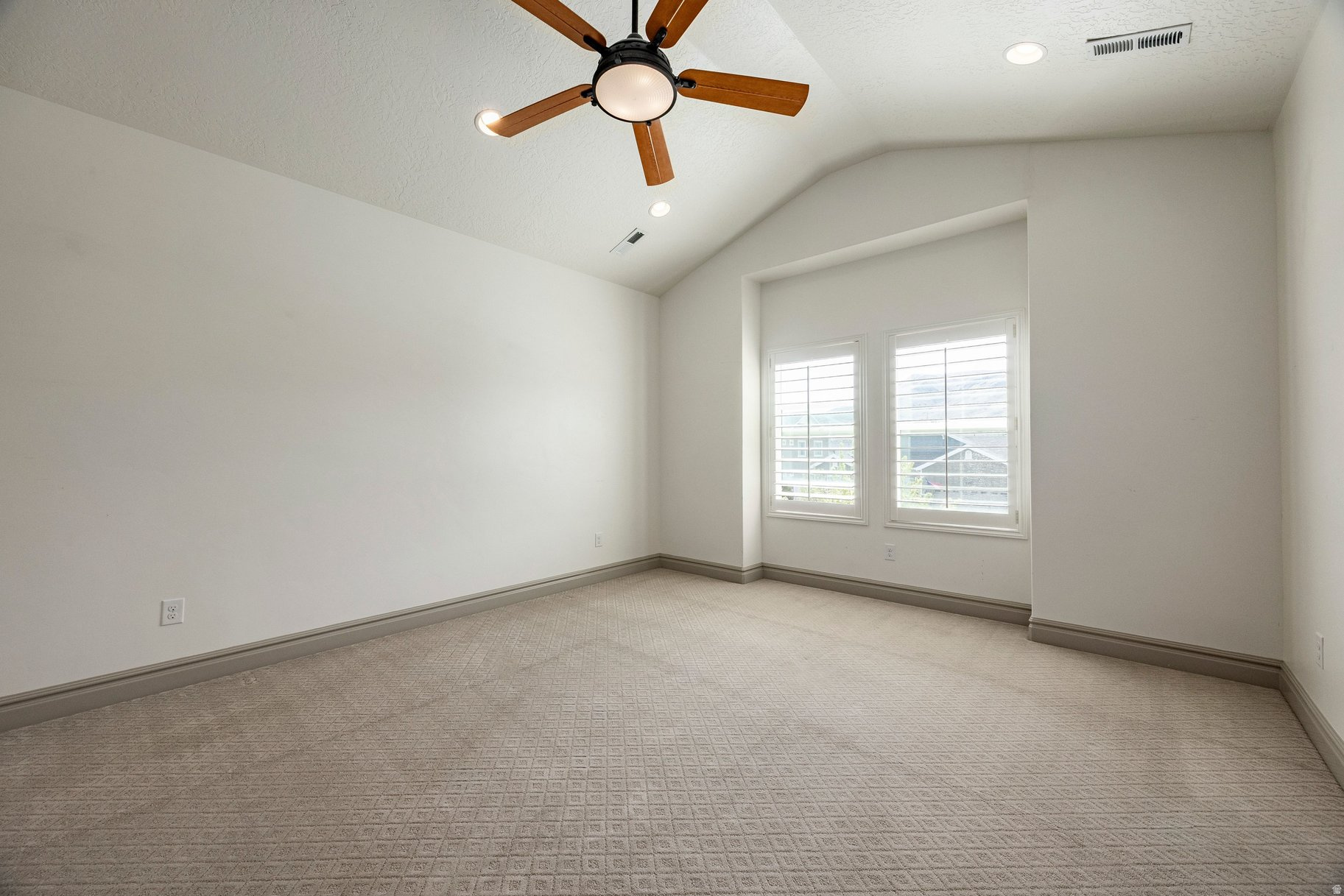 6432 W HOLLISTER WAY