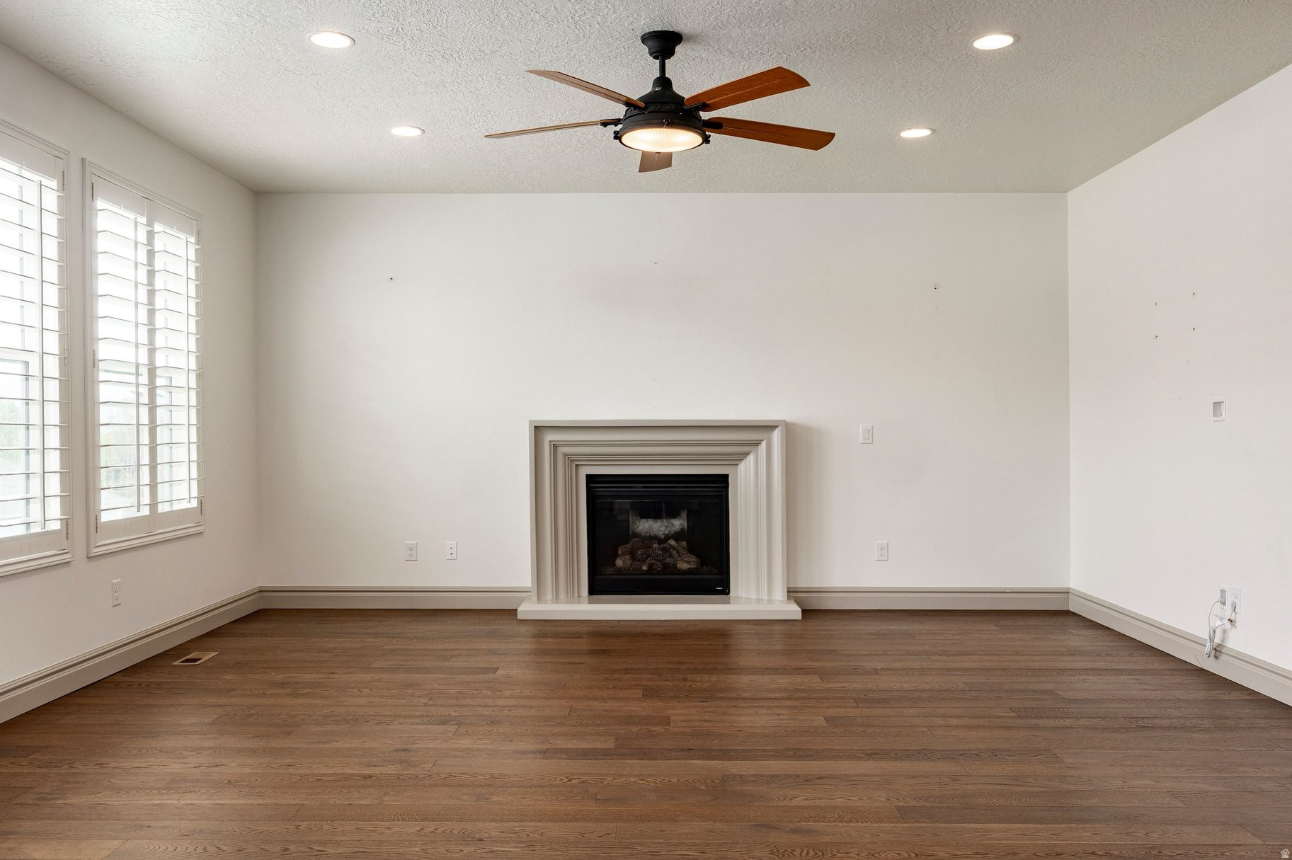 6432 W HOLLISTER WAY