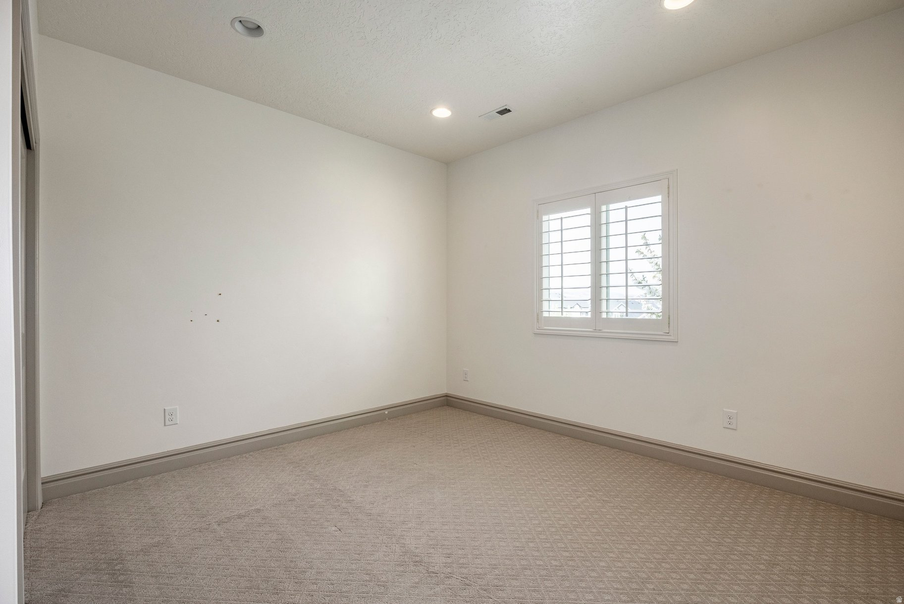 6432 W HOLLISTER WAY