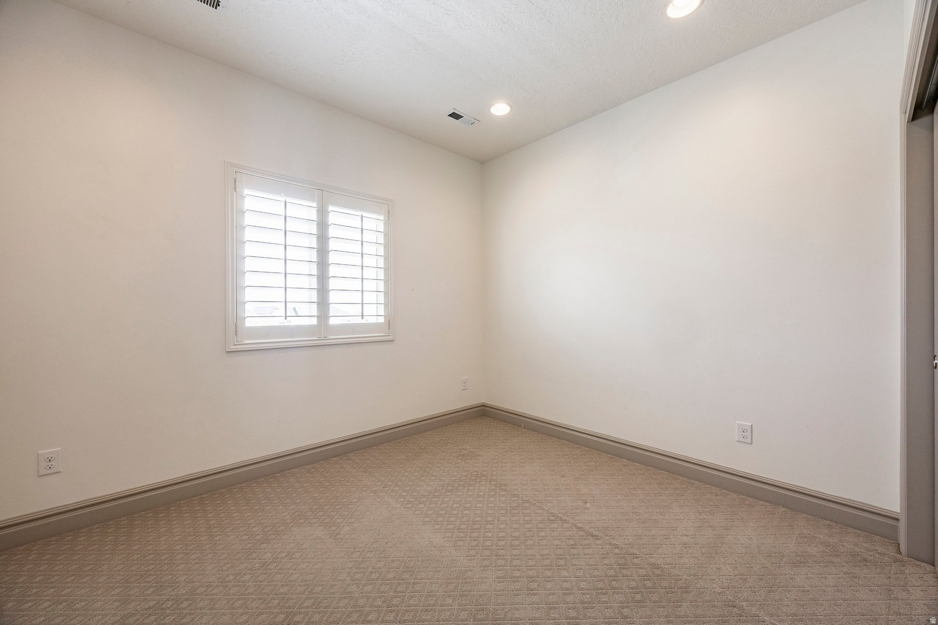 6432 W HOLLISTER WAY