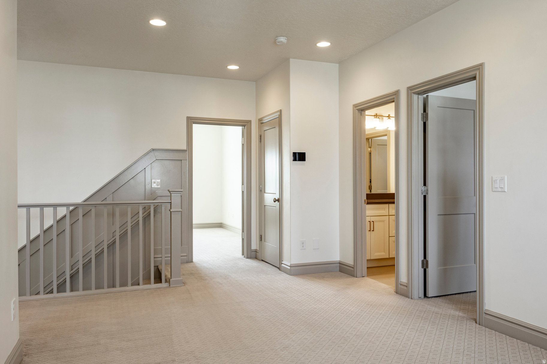 6432 W HOLLISTER WAY