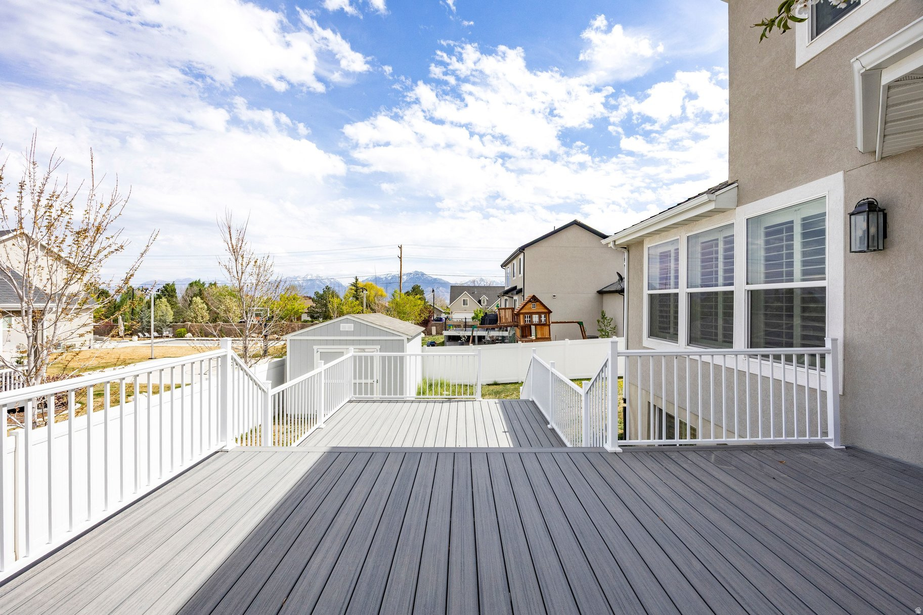 6432 W HOLLISTER WAY