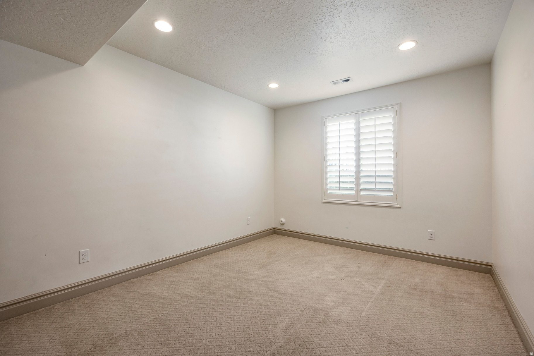 6432 W HOLLISTER WAY