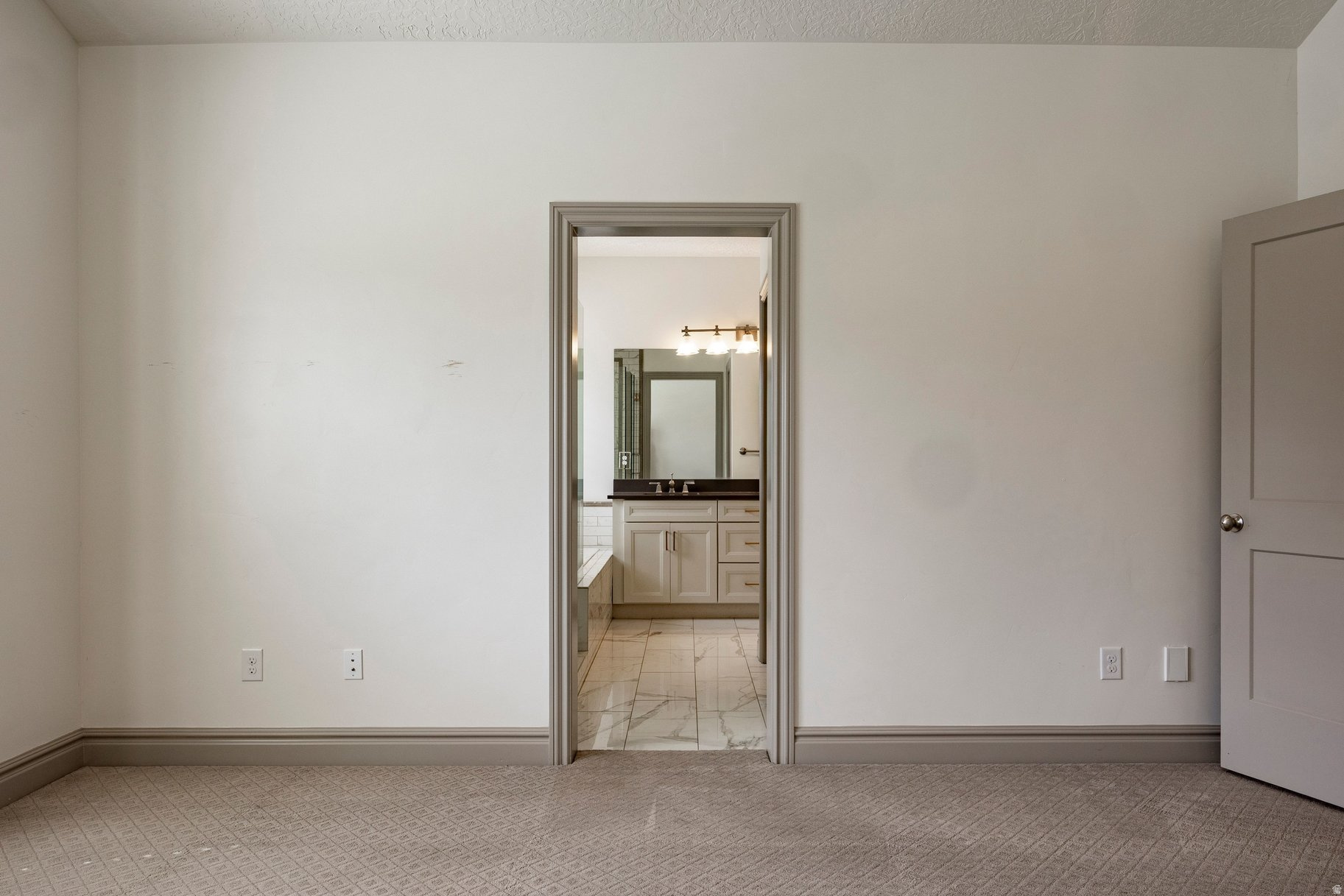 6432 W HOLLISTER WAY