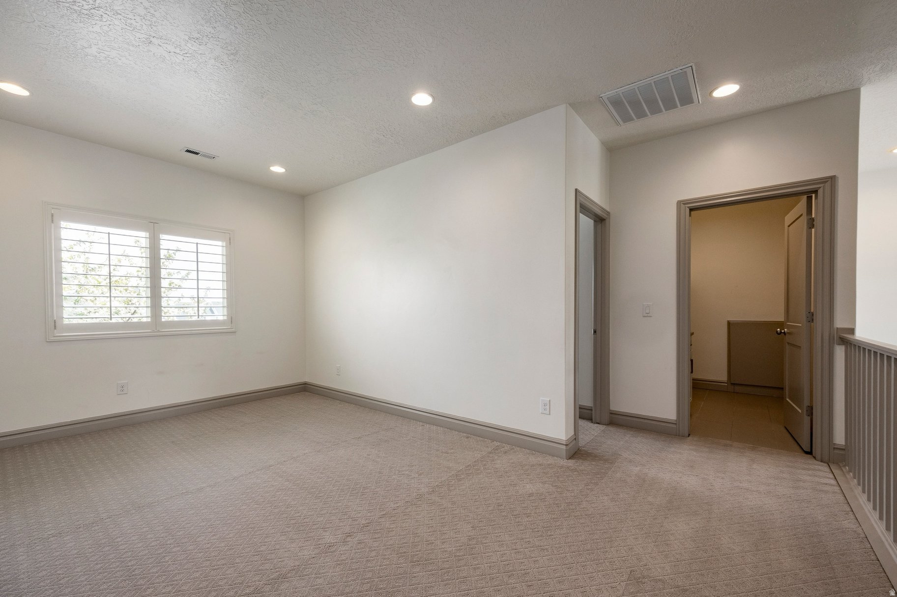 6432 W HOLLISTER WAY