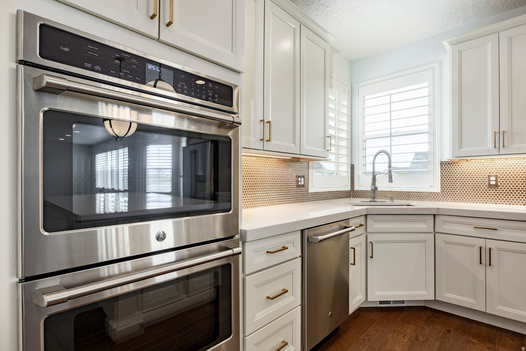 6432 W HOLLISTER WAY