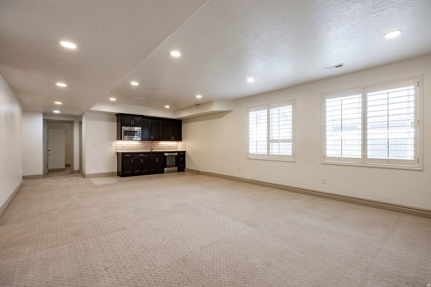 6432 W HOLLISTER WAY