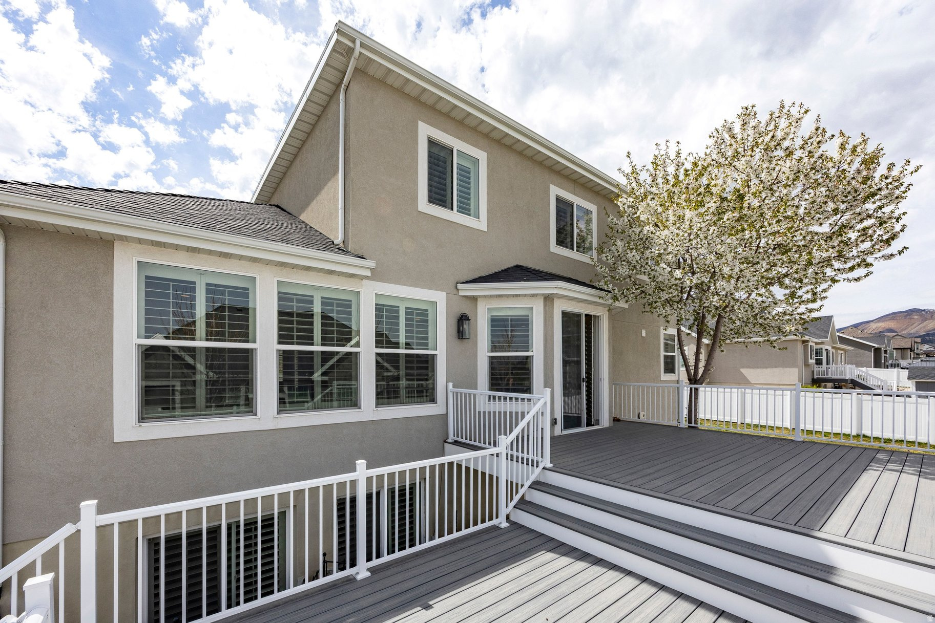 6432 W HOLLISTER WAY