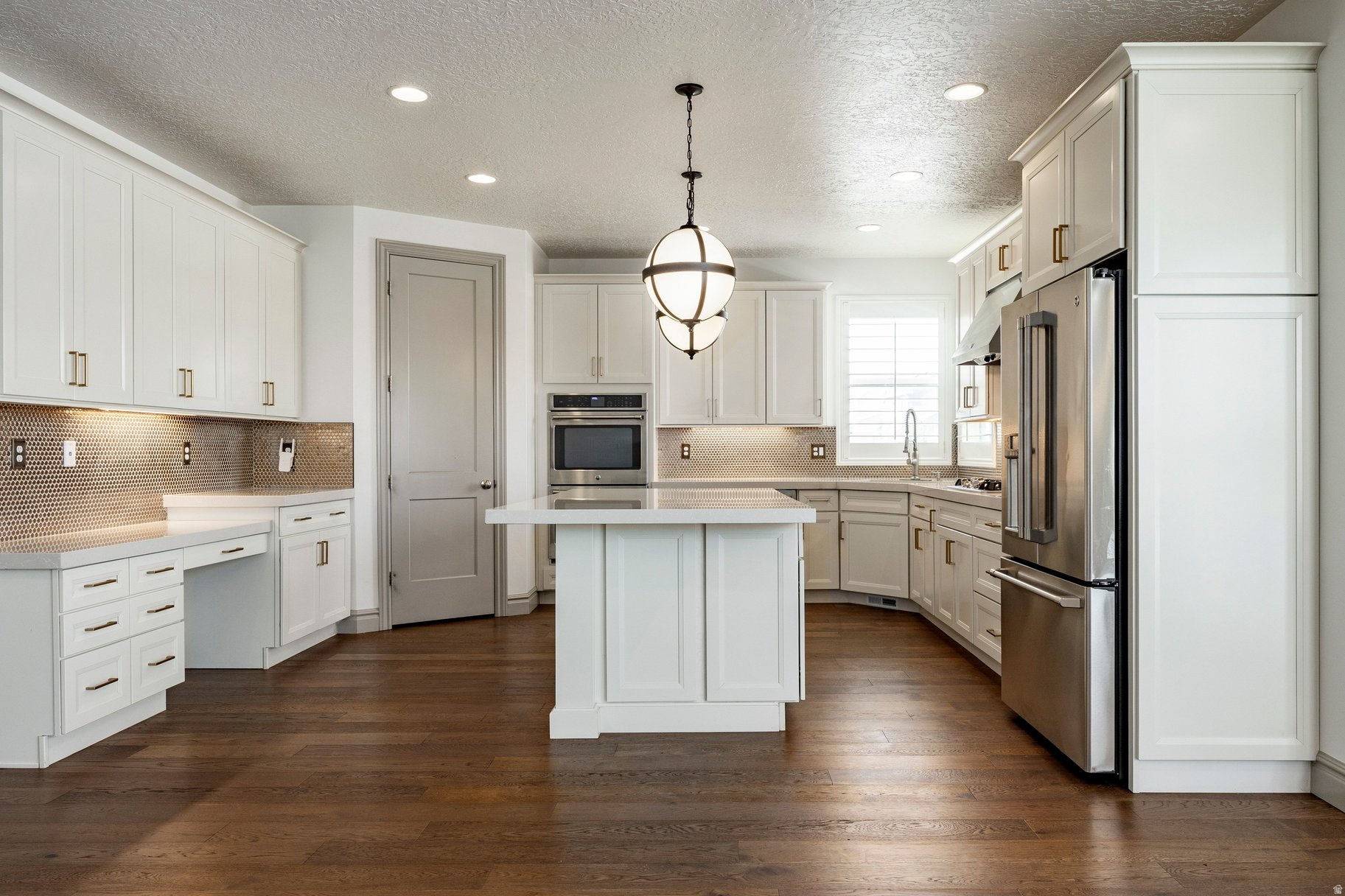 6432 W HOLLISTER WAY